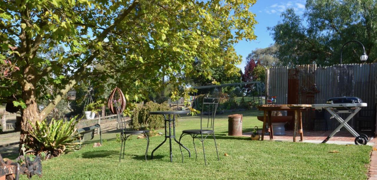 The Stables Hotel Wandin North Eksteriør billede