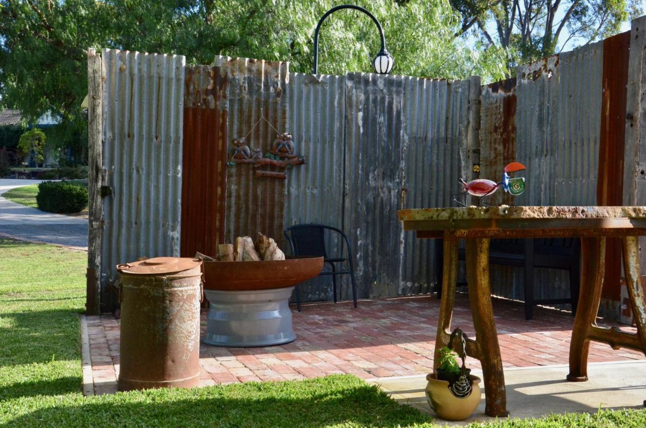 The Stables Hotel Wandin North Eksteriør billede