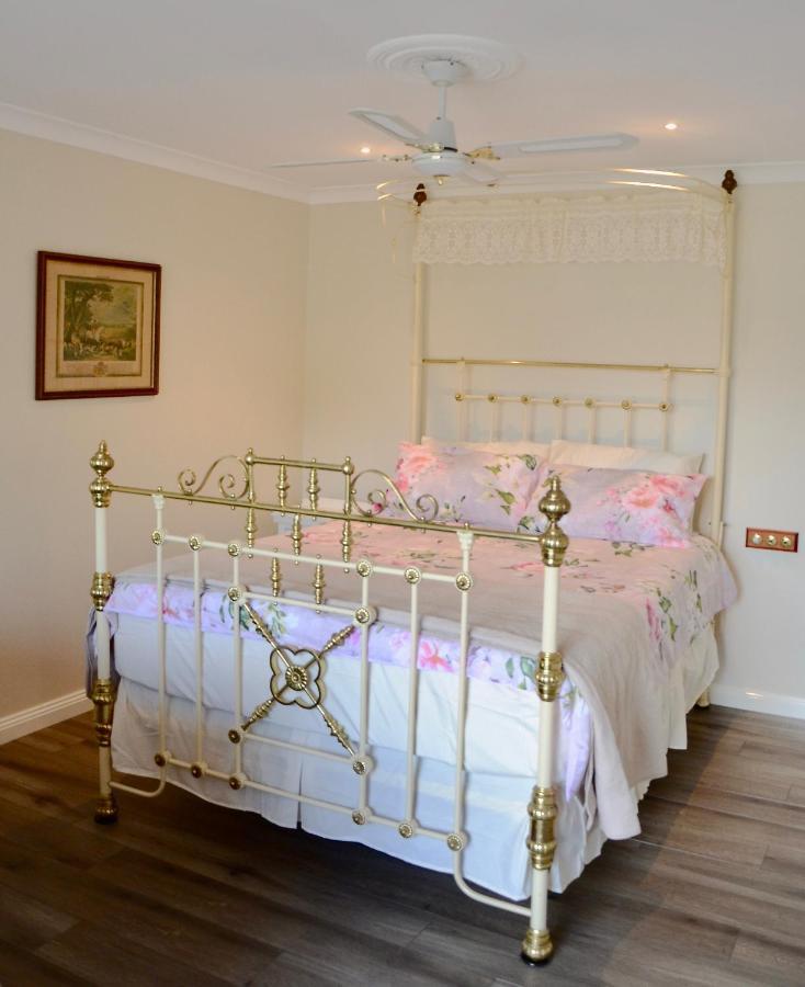 The Stables Hotel Wandin North Eksteriør billede
