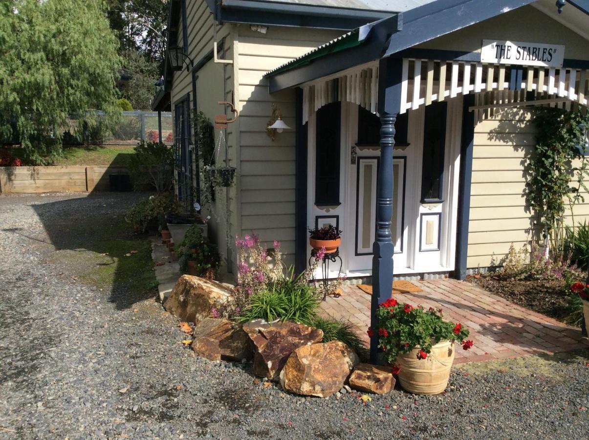 The Stables Hotel Wandin North Eksteriør billede